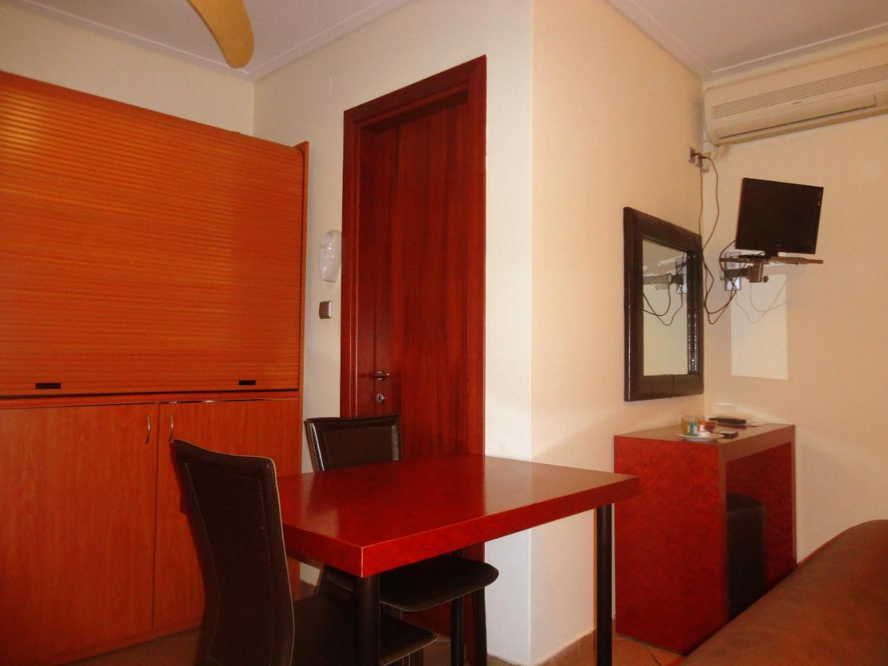 Lirio Guest House Makrakomi Ngoại thất bức ảnh