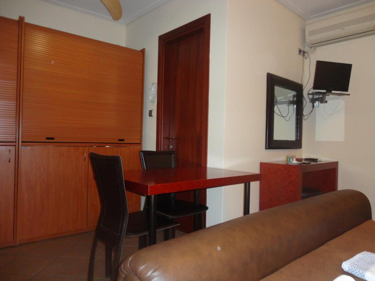 Lirio Guest House Makrakomi Ngoại thất bức ảnh
