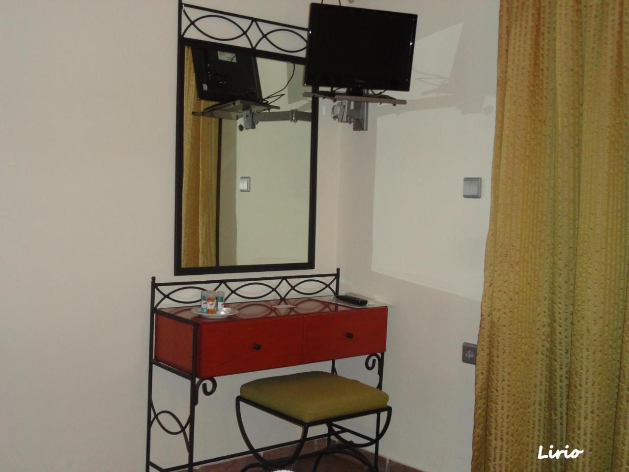 Lirio Guest House Makrakomi Ngoại thất bức ảnh