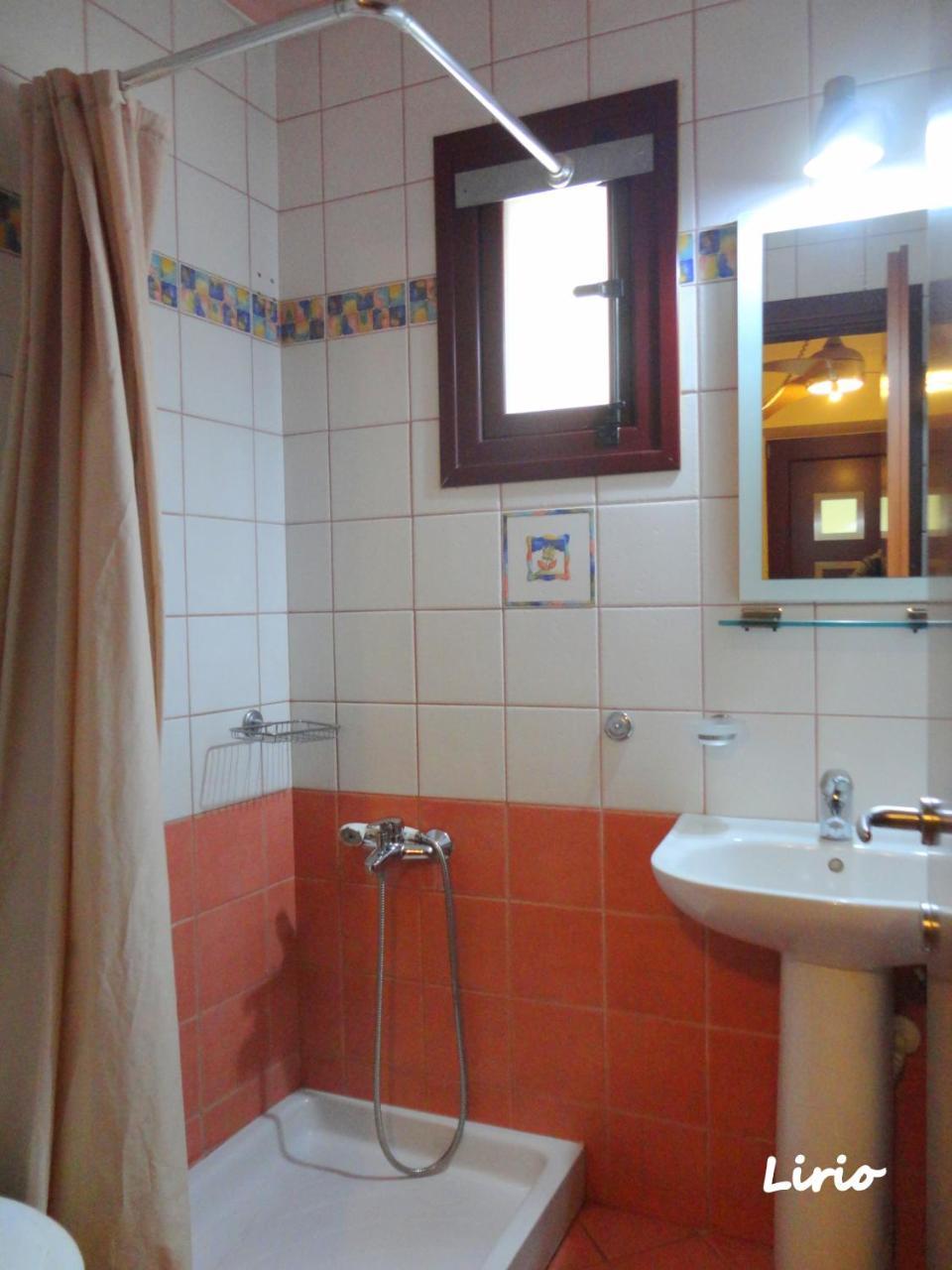 Lirio Guest House Makrakomi Ngoại thất bức ảnh